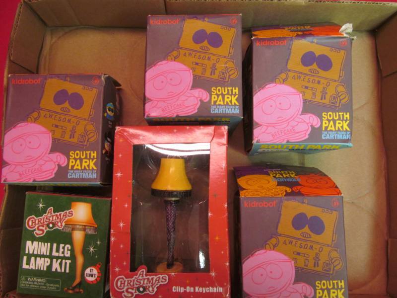 Kidrobot, Christmas story leg lamp