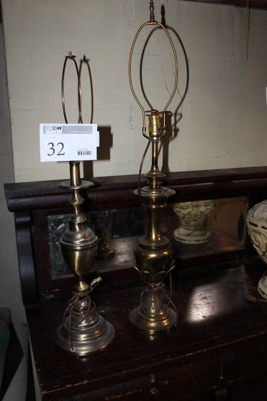 lot 32 image: Table Lamps