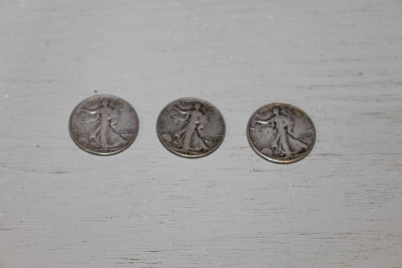 lot 51 image: 1942 Liberty Half Dollar Coins