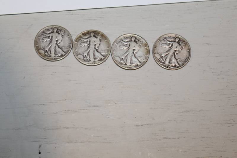 lot 52 image: 1944 Liberty Half Dollar Coins