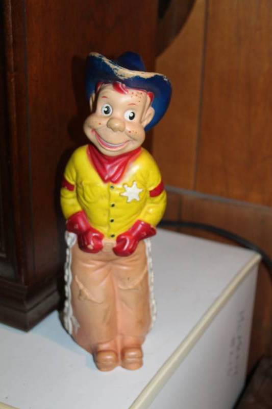 lot 59 image: Howdy Doody Table Statue