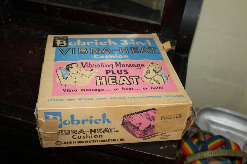lot 19 image: Bobrich 3-in-1 Vibra-Heat Cushion