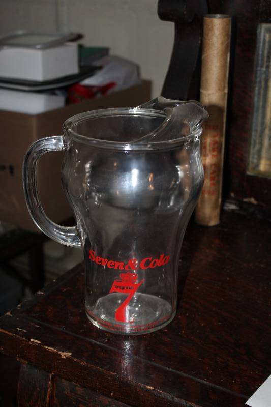 lot 40 image: Seagrams Seven & Cola Glass Pitcher