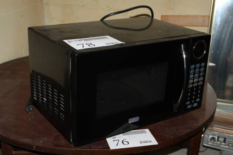 lot 78 image: Sunbeam Microwave Oven