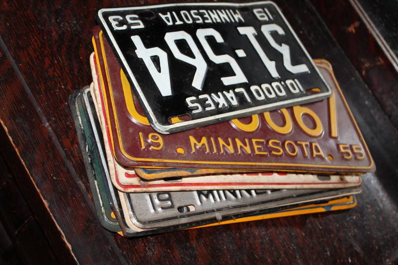 lot 84 image: Vintage MN License Plates - 1948,1952,1953,1954,1955