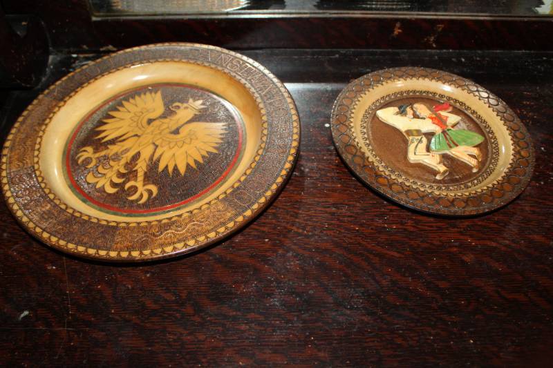 lot 61 image: Decorative Plates