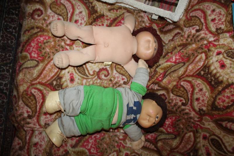 lot 106 image: Cabbage Patch Dolls