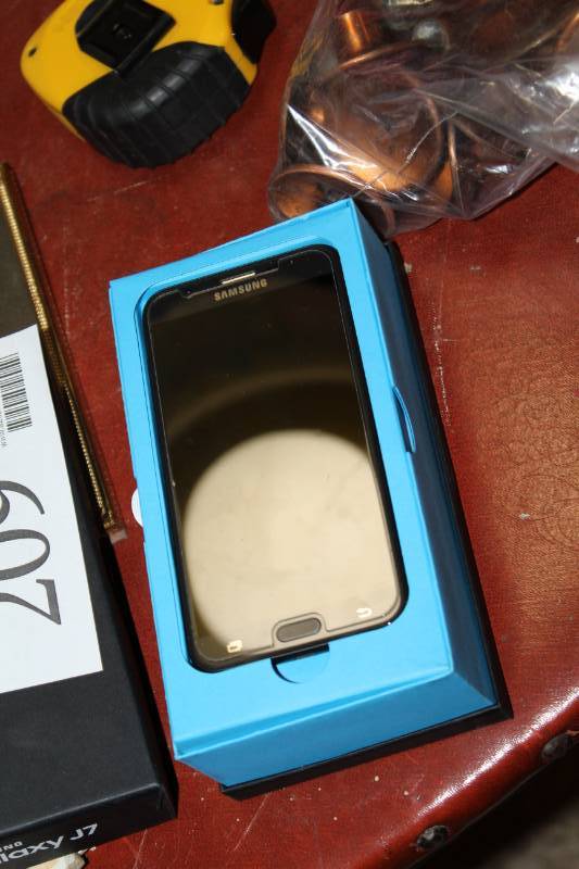 lot 209 image: Samsung J7 Cell Phone