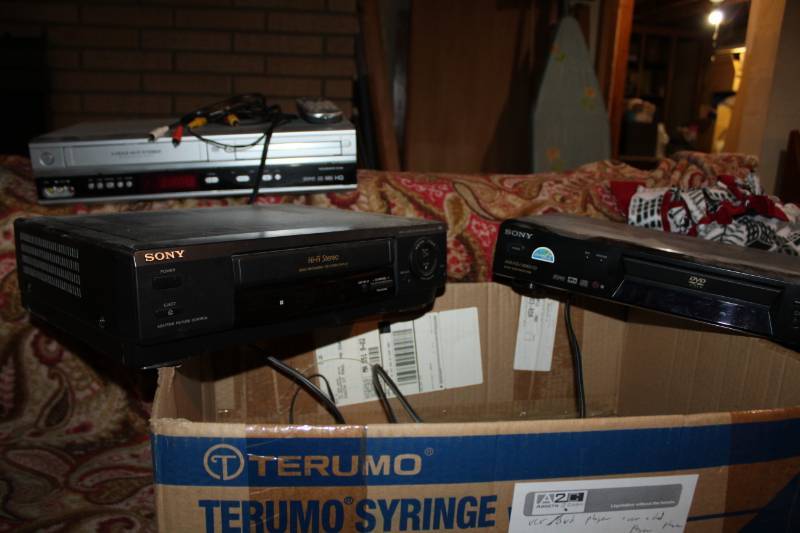 lot 98 image: Sony DVDVCRVideo CDDVD Player DVP-NS300, Sony Hi-Fi Stereo Video Cassette Recorder SLV-677HF, VHS DVD VideoCD Player