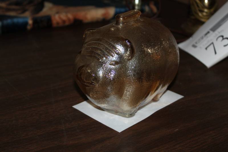 lot 81 image: Vintage Glass Pig Piggy Bank