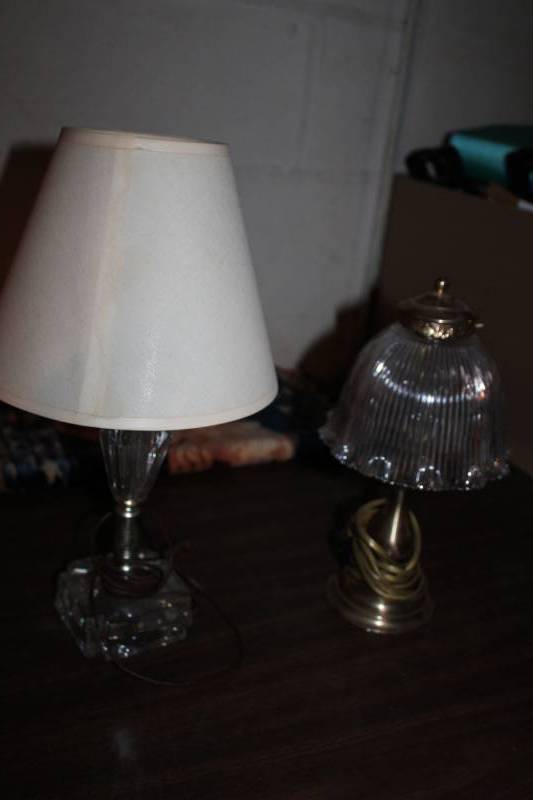 lot 71 image: Table Lamps