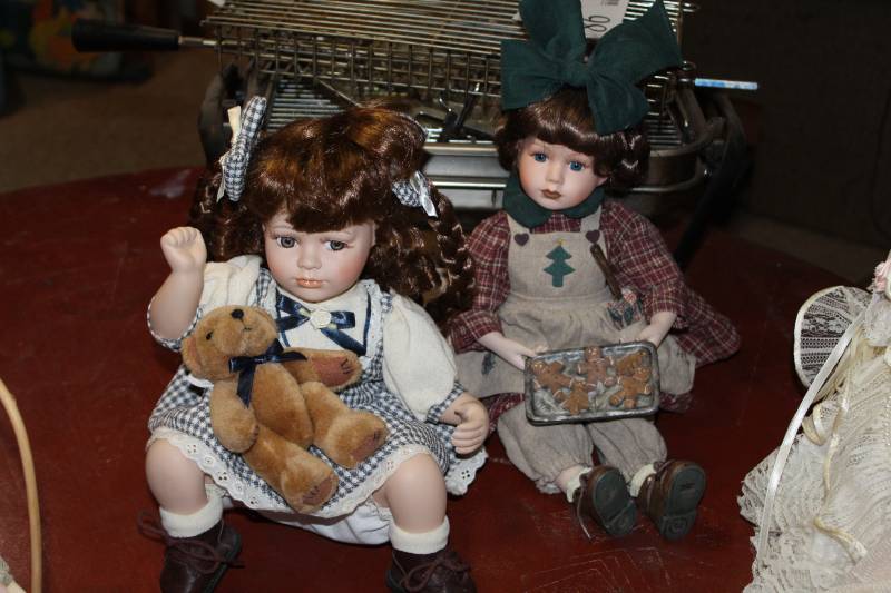 lot 202 image: Dolls