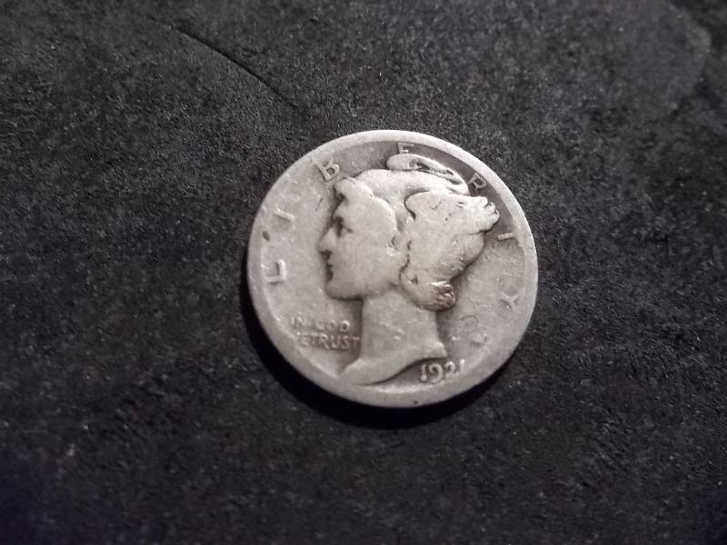 lot 55 image: 1921 Mercury Dime