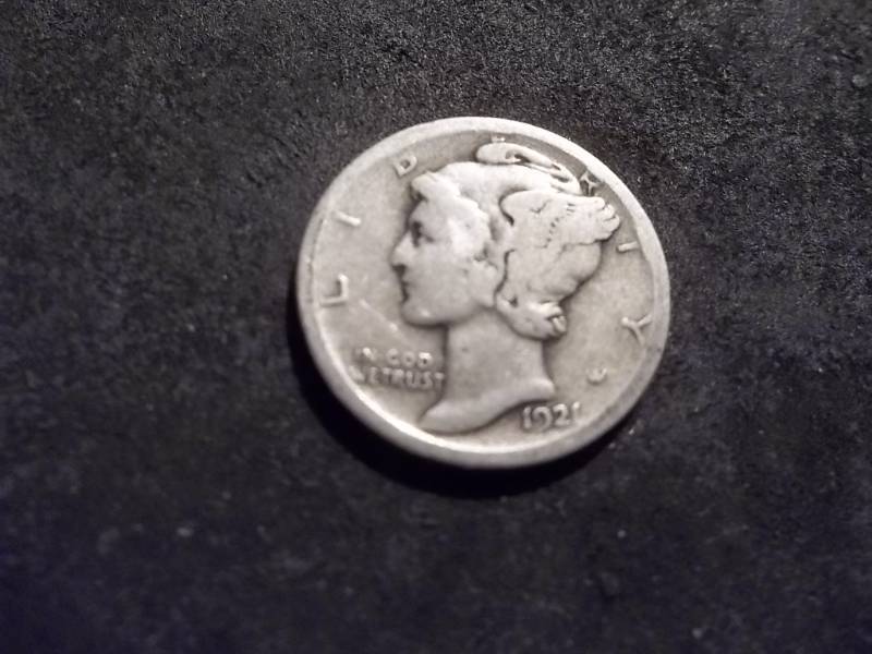 lot 56 image: 1921 D Mercury Dime
