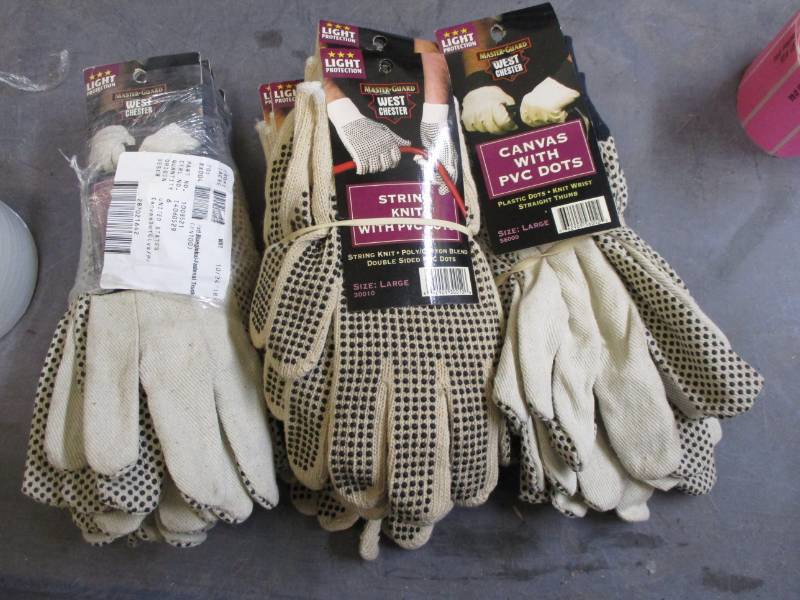 Large dotted knit gloves