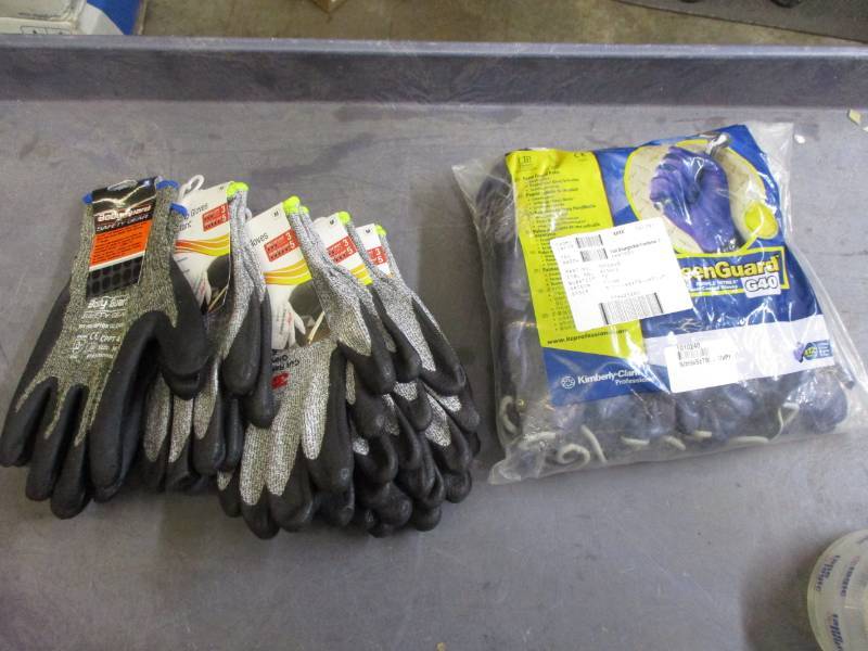 Medium dipped gloves