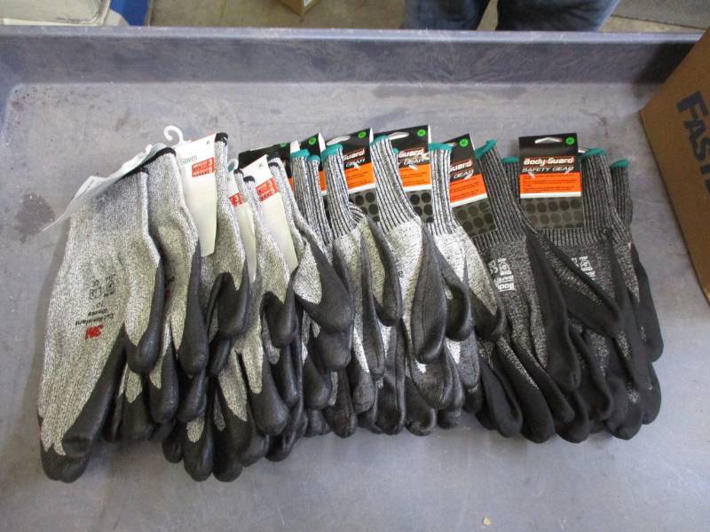 XL cut resistant gloves