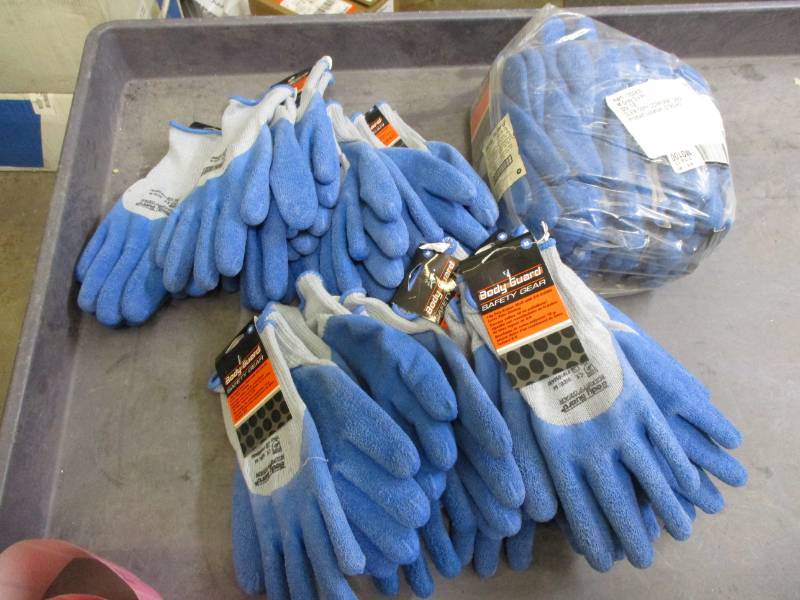Medium dipped gloves