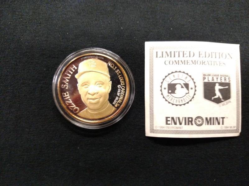 Ozzie Smith MLB One Ounce .999 Silv...