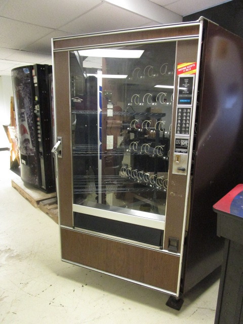 lot 704 image: CANDY VENDING MACHINE
