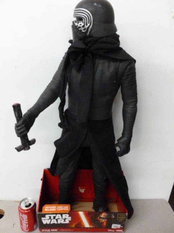 lot 20 image: Star Wars Collectible