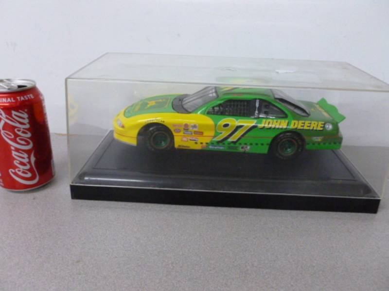 lot 28 image: Ertl