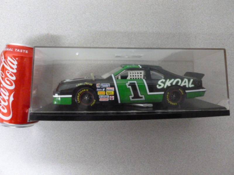 lot 30 image: Die Cast Metal Race Car