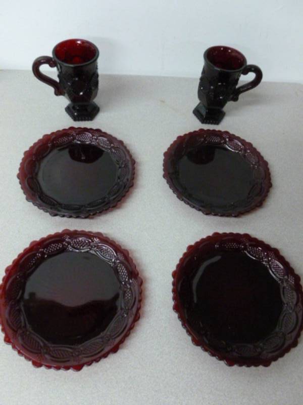 lot 53 image: Vintage Cape Cod Glass