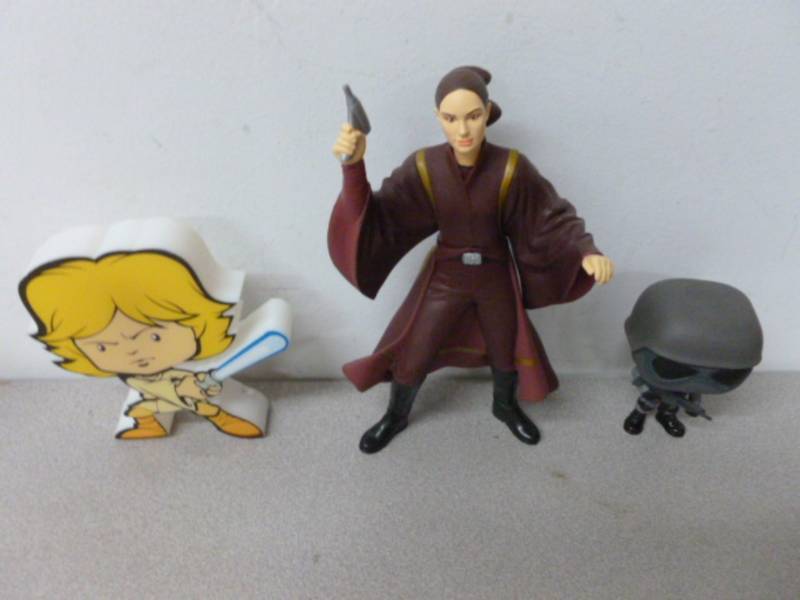lot 56 image: Star Wars Collectibles