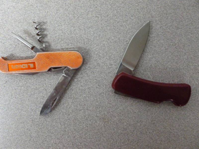 lot 61 image: Pocket Knives
