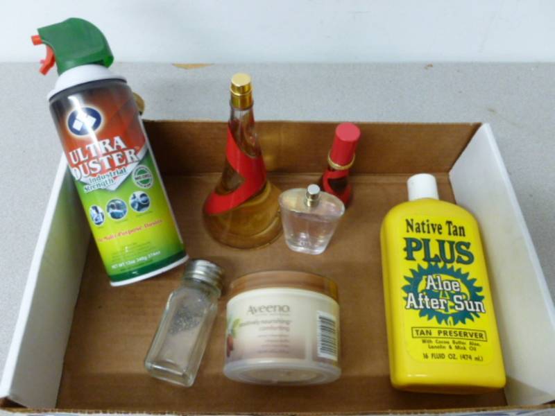 lot 87 image: Bathroom Items