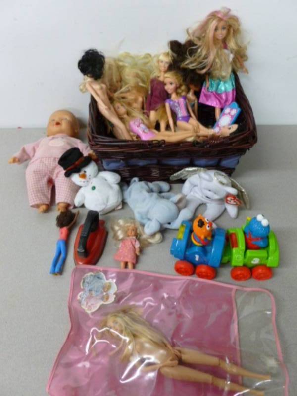 lot 93 image: Dolls
