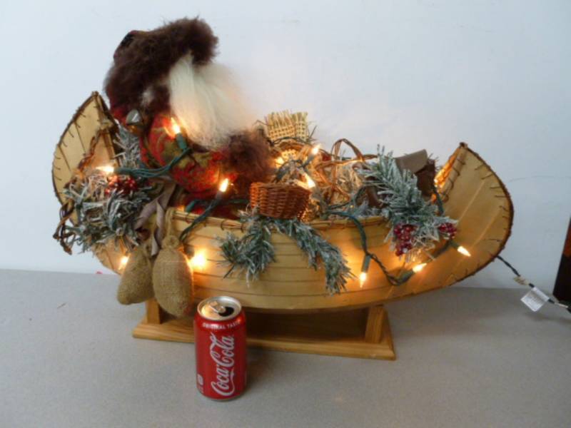 lot 106 image: Holiday Decoration