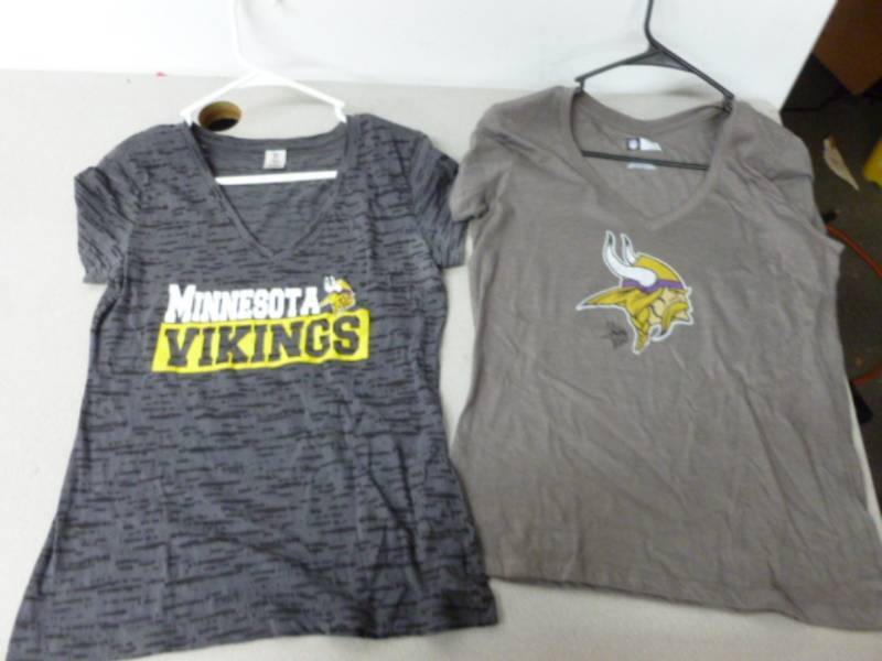 lot 122 image: Minnesota Vikings Shirts