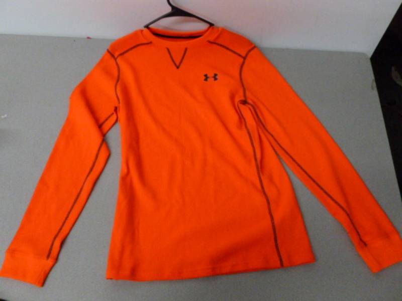 lot 124 image: Under Armour Shirt