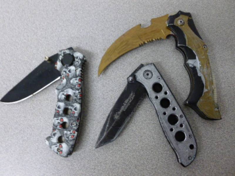 lot 140 image: Collector Knives