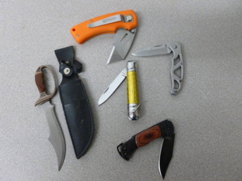 lot 142 image: Collector Knives