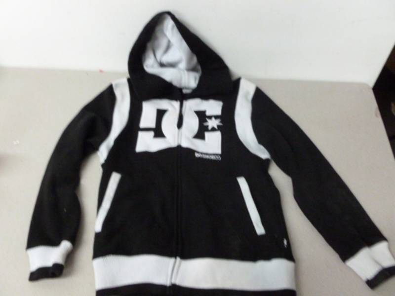 lot 144 image: DC Sweatshirt