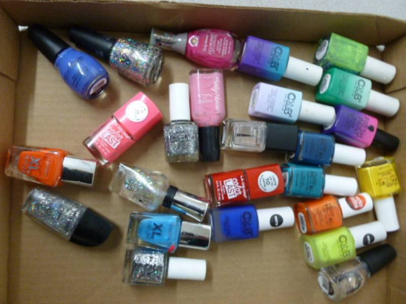 lot 170 image: Fingernail Polish