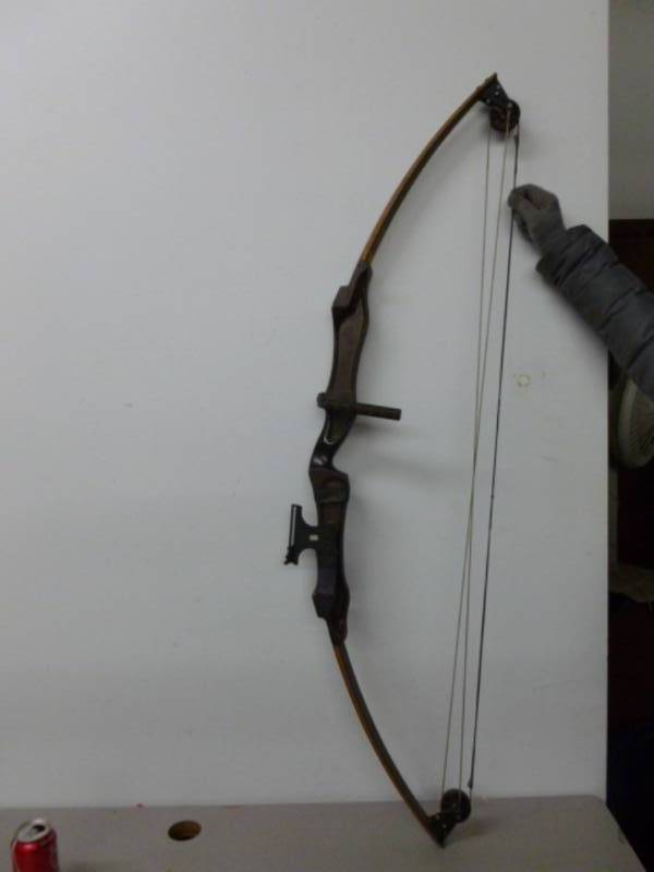 lot 199 image: Compound Bow
