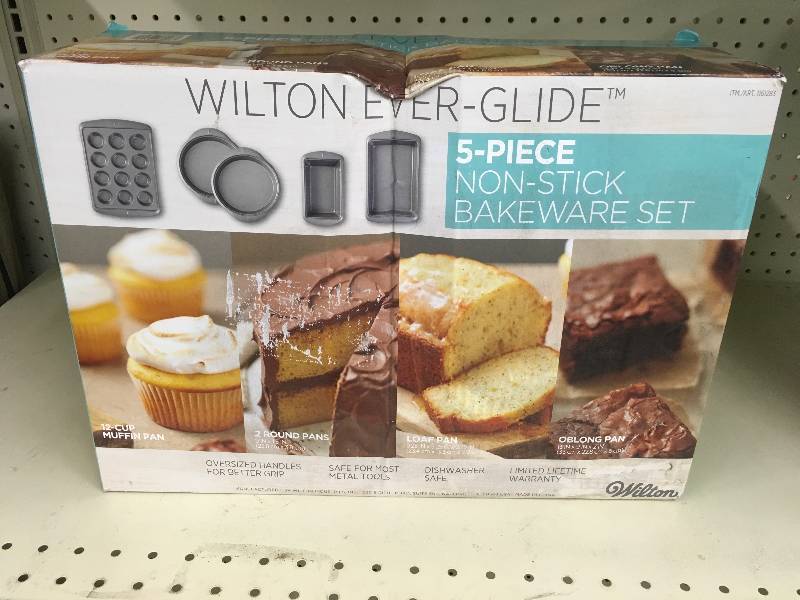 lot 11 image: Wilton 5PC Metal Bakeware, Retail $29.99