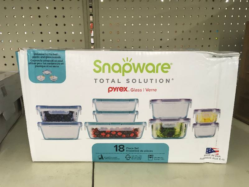 lot 18 image: Snapware Pyrex Glass 18PC, Retail $29.99