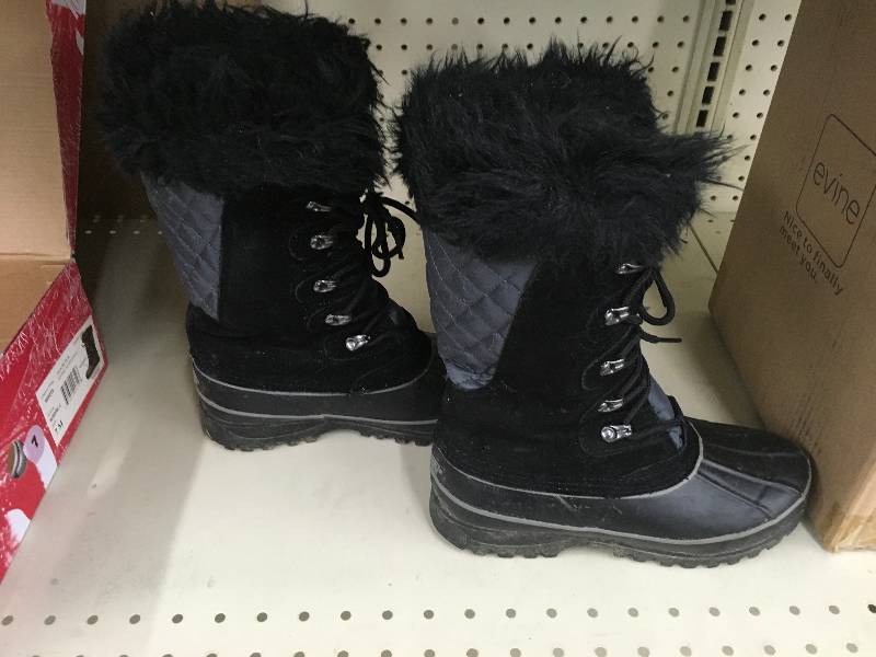 lot 30 image: Khombu Ladies Winter Boot, Retail $39.99