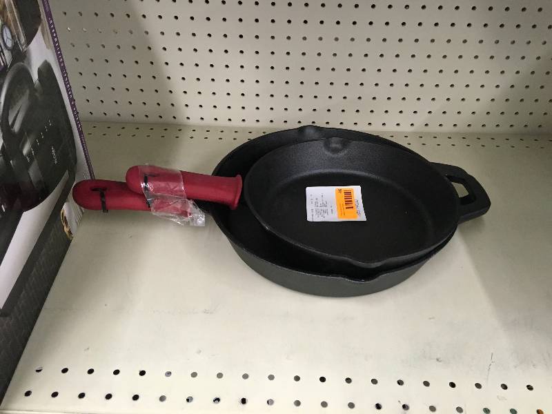 lot 46 image: Tramontina 2PC Cast Iron Set, Retail $29.99