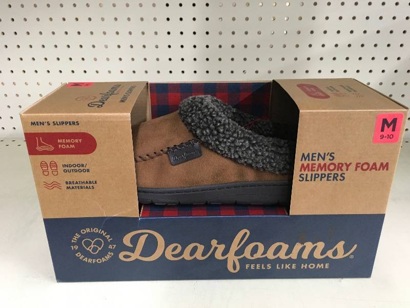 lot 70 image: Dearforms Mens Slipper, Retail $9.99
