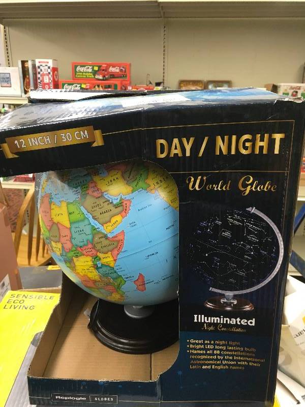 lot 75 image: Replogle 12 Globe, Retail $37.99