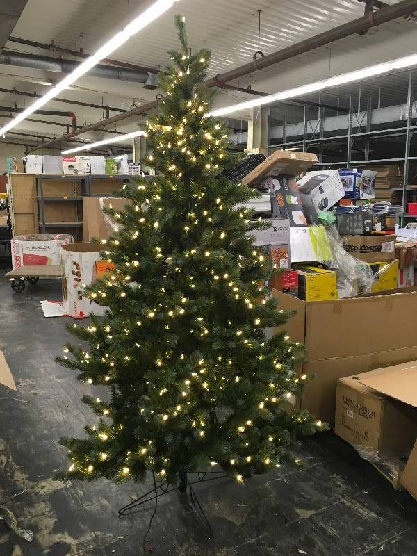 lot 85 image: Vickerman 9 Clear Lighted Christmas Tree