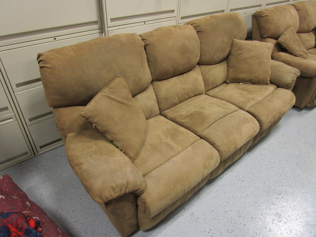 lot 11 image: Microfiber Reclining Couch