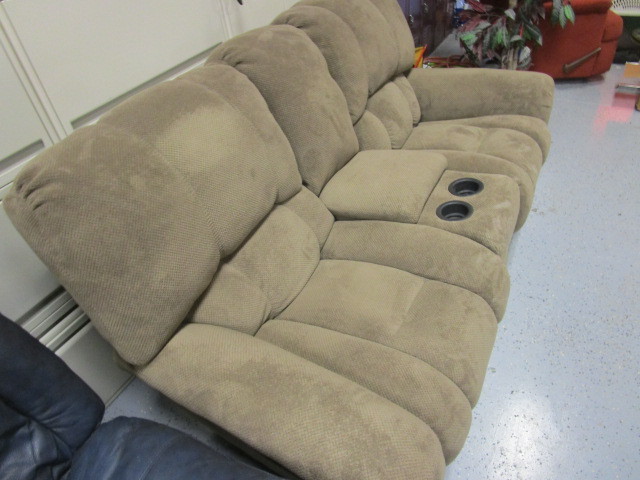 lot 14 image: Reclining Loveseat