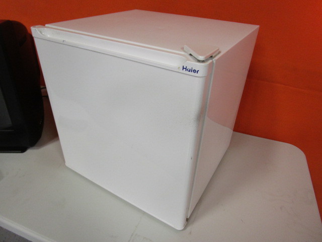 lot 25 image: TV & Dorm Fridge